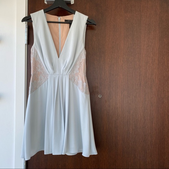 Pale blue lace dress BCBG (02) - Picture 5 of 10